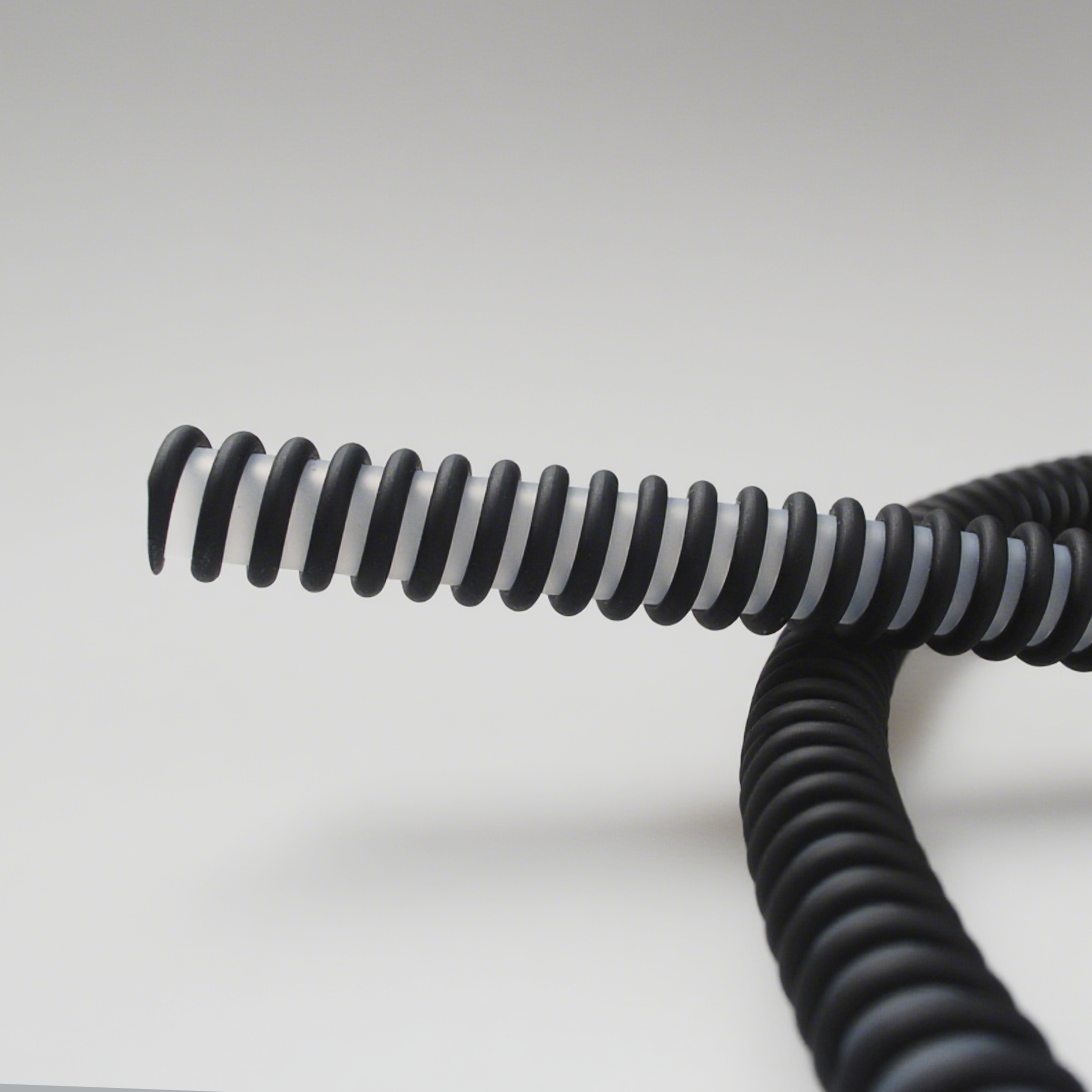 Is silicone hose resistant to high temperature?